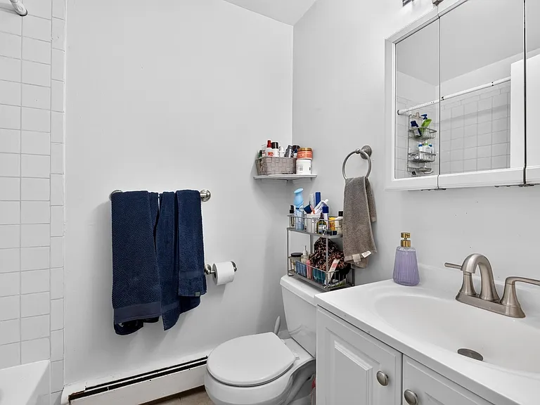 324 Monroe St #6 — Photo 10