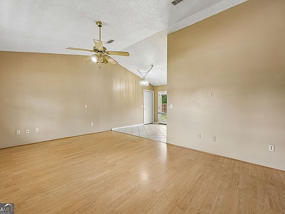 3rd image of 103 Almond Cir