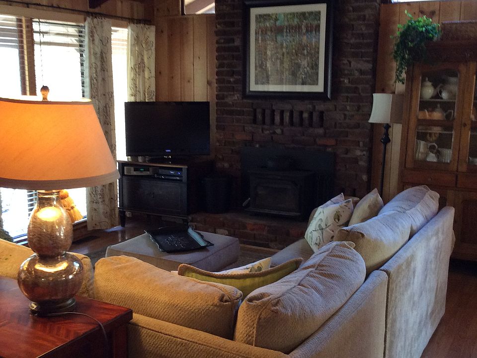 Cozy fireplace mountain home