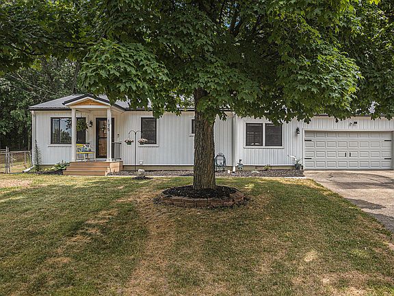 3rd image of 175 Manor Dr