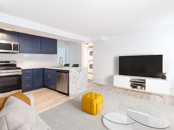2nd image of 950 Havenhurst Dr #7