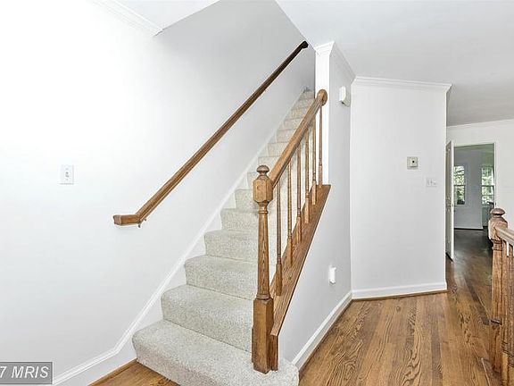 3rd image of 815 Dunbrooke Ct