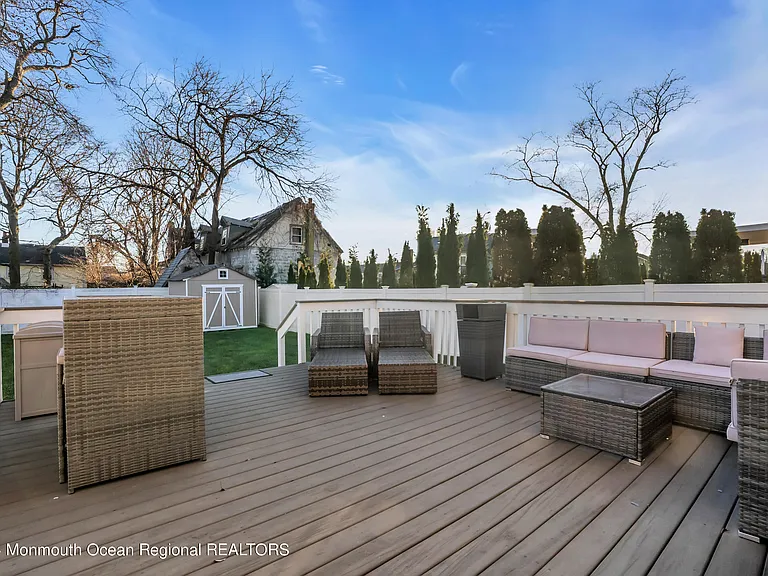132 Chelton Ave — Photo 27