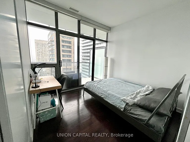 33 Charles St E #2807 — Photo 6