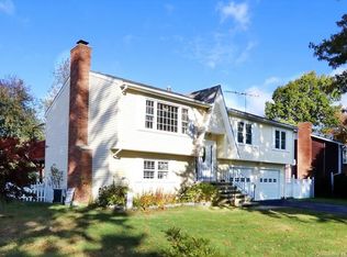 23 Squire Ct, Milford, CT 06460