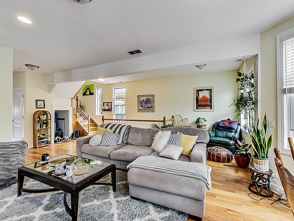 5th image of 2903 N Lawndale Ave #2