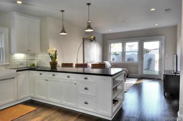 413 Emerald St — Photo 4