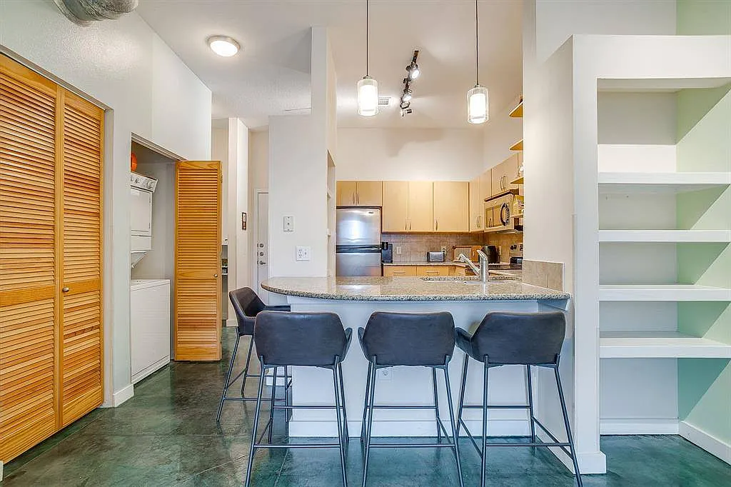 Building Photo - 201 W Lancaster Ave #208