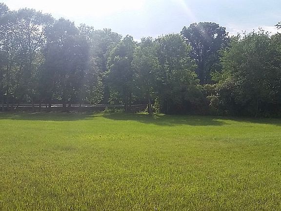 2nd image of 517 River Dr