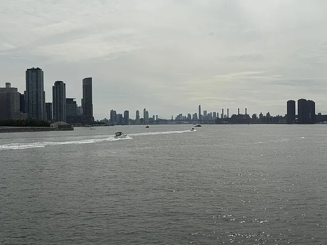865 United Nations Plz #14C — Photo 17