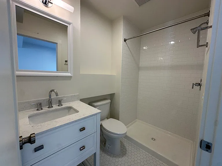 111 N La Cumbre Rd #20 — Photo 2
