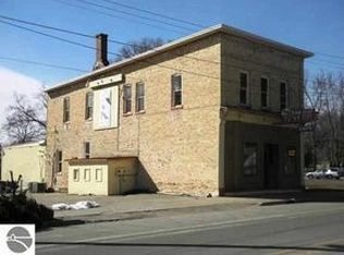 8058 1st St, Onekama, MI 49675