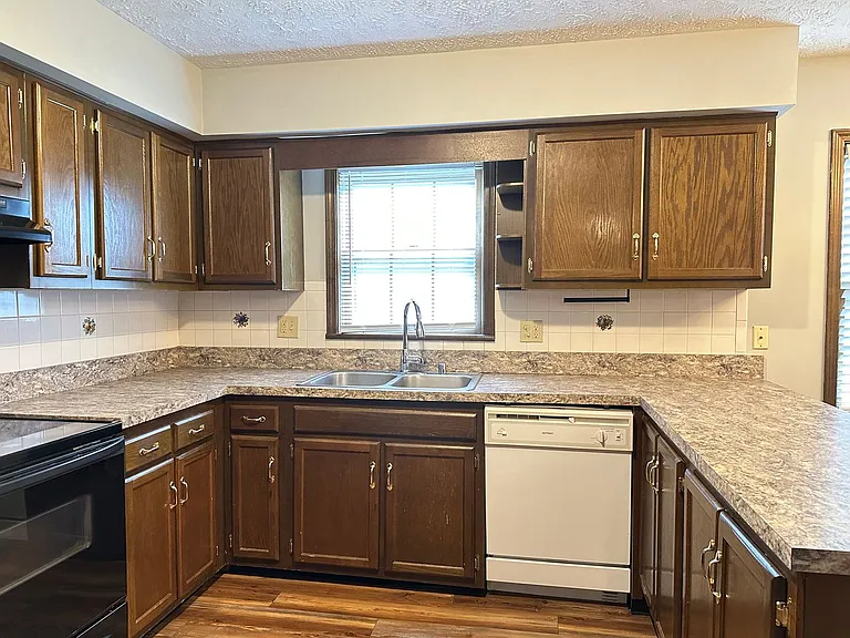 3370 Spangler Dr — Photo 10