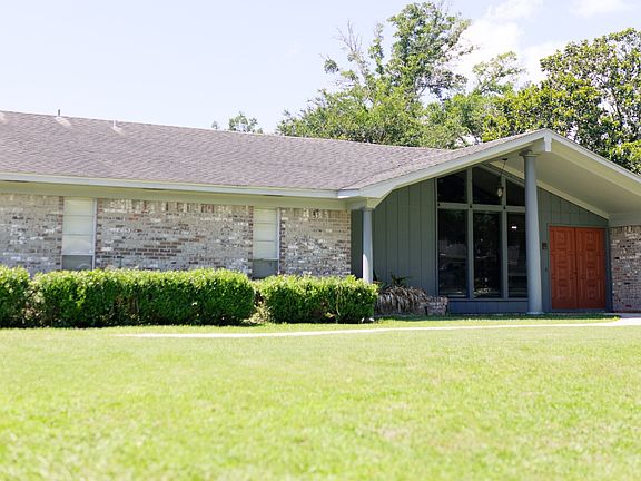 2nd image of 504 Vaughn Dr N