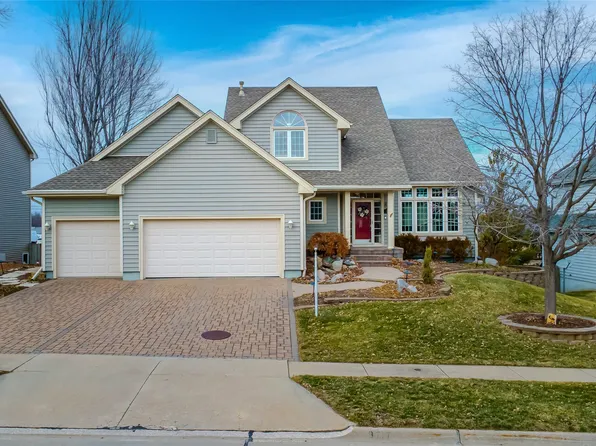 9717 Iltis Dr, Urbandale, IA 50322
