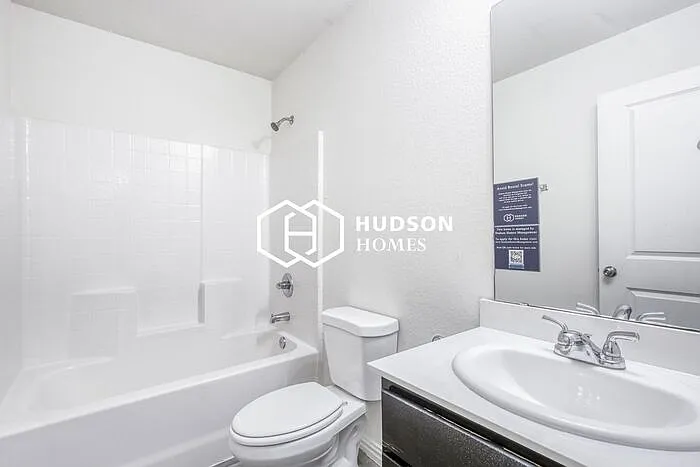 607 Texas St — Photo 11