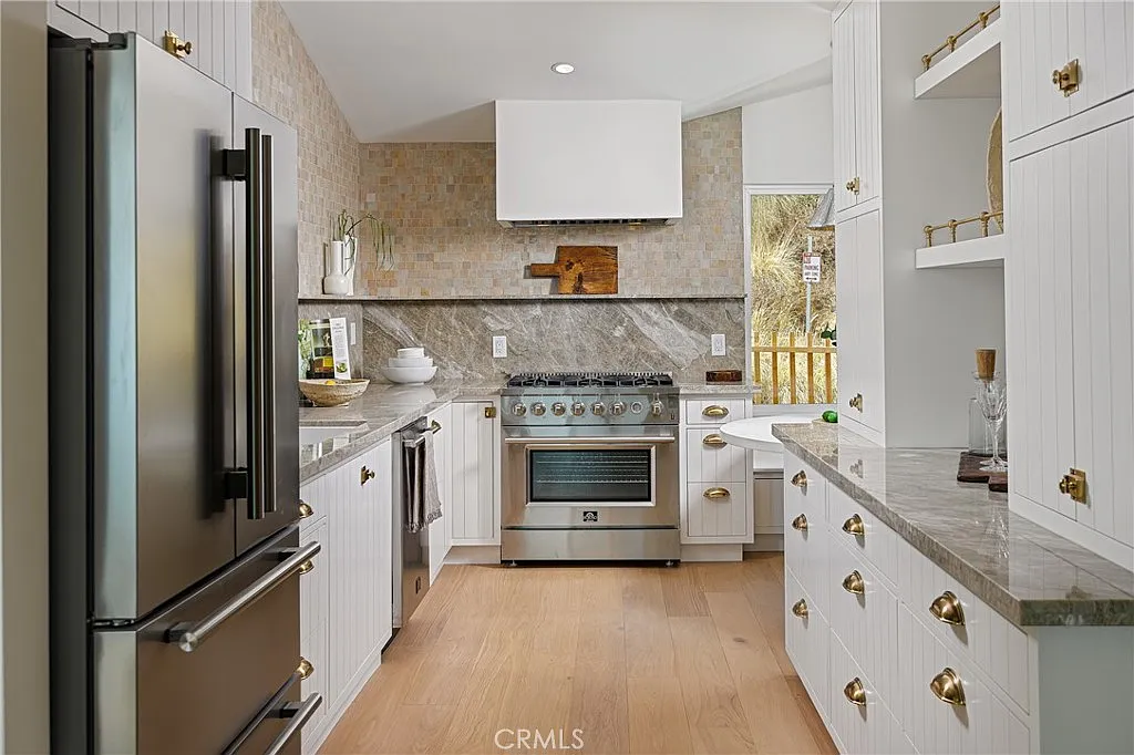 3 bed, 3.5 bath, 2149 sqft, $11,000 — Photo 2
