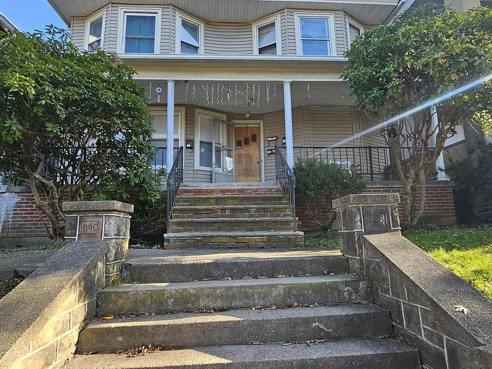 840 Monroe Ave
