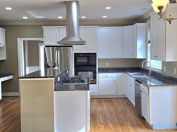 3rd image of 4940 Riverplace Ct
