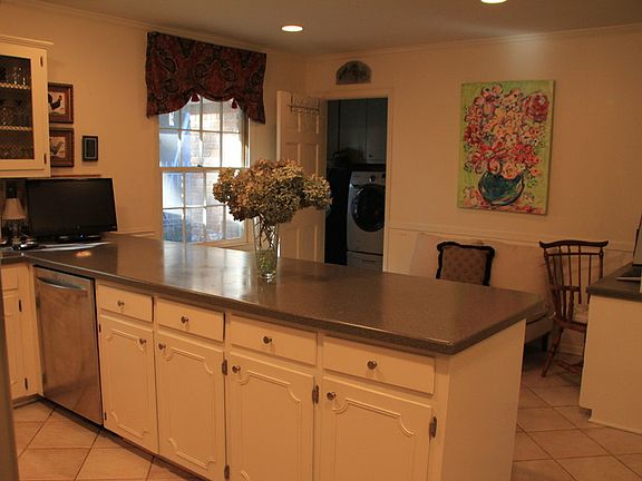 Spacious Kitchen
						:
						Lots of counter space.