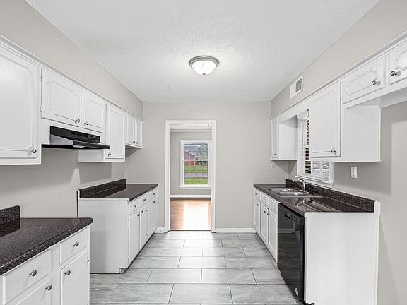 3rd image of 5369 Heritage Ave