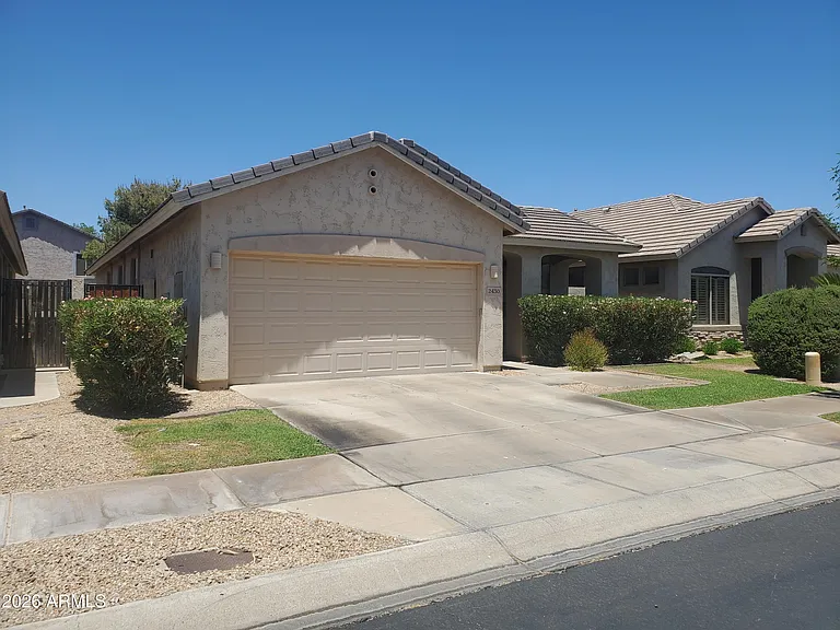 2430 E Darrel Rd — Photo 2