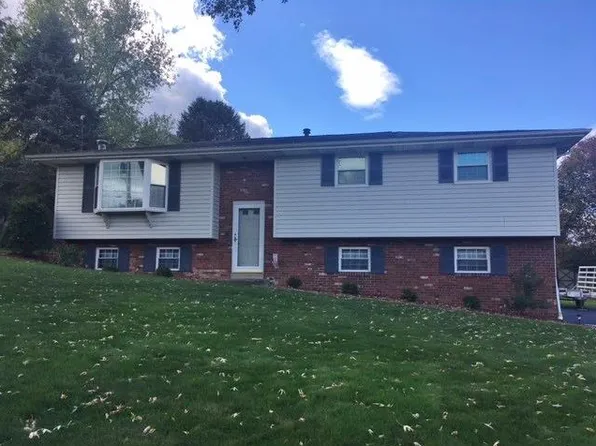 412 Mecklem Ln, Ellwood City, PA 16117