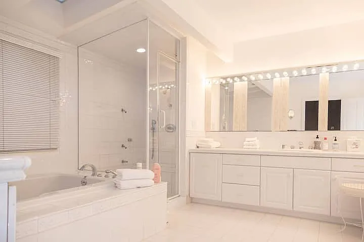 4 bed, 3107 sqft, $18,000 — Photo 2