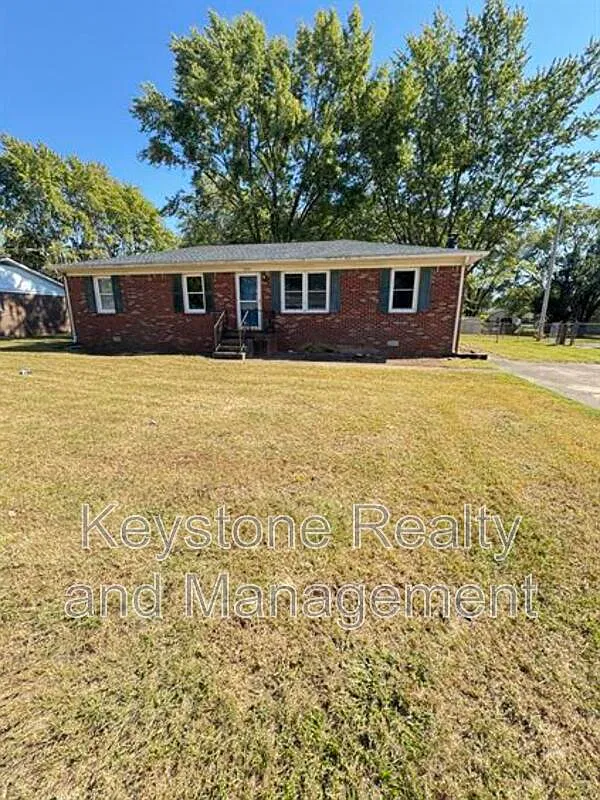3 bed, 2.0 bath, 1350 sqft, $1,200 — Photo 1