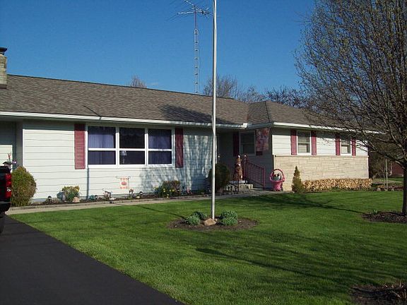3rd image of 804 Harvey Dr