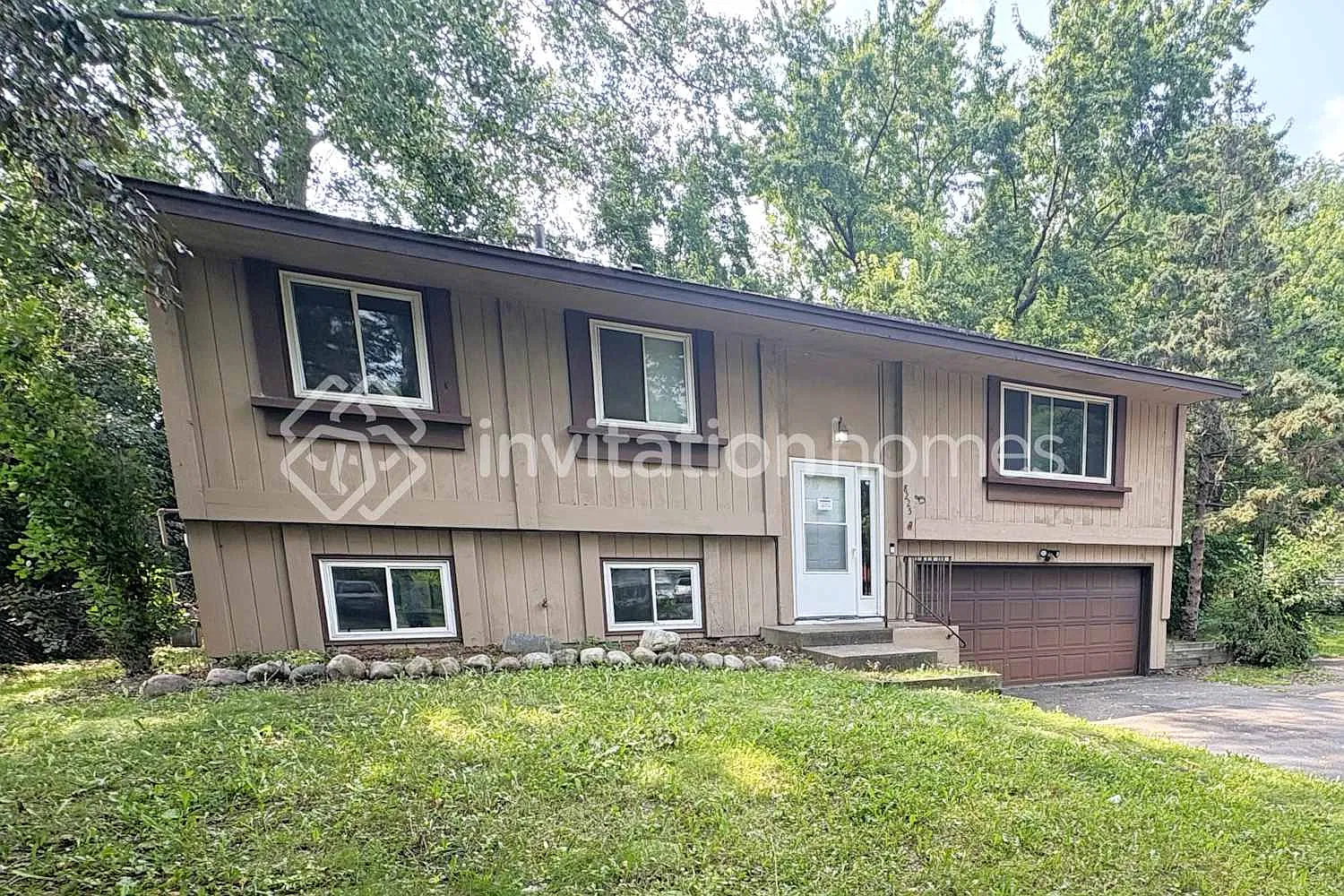 8225 Russell Ave N Brooklyn Park, MN 55444 — Photo 1