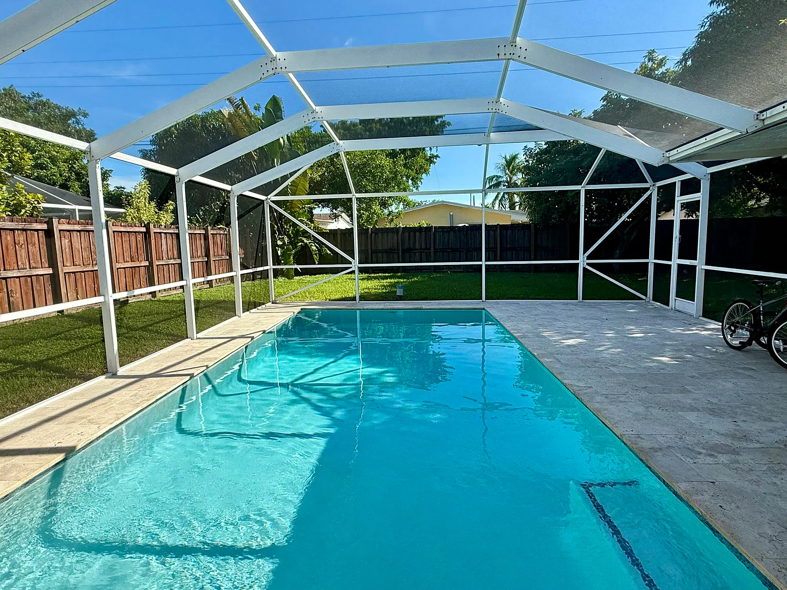 3 bed, 2.0 bath, 1360 sqft, $3,600 — Photo 2