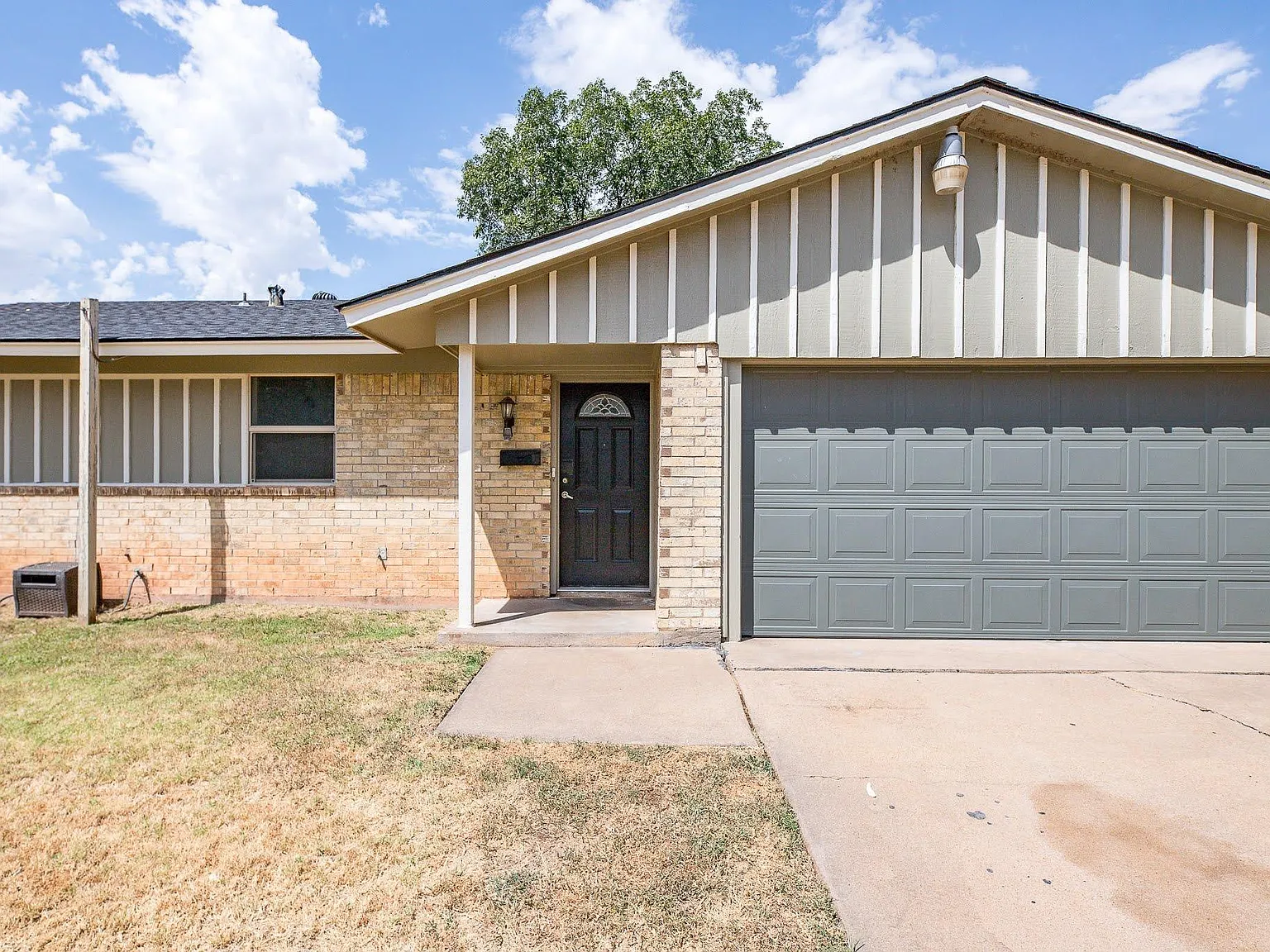 3 bed, 2.0 bath, 1294 sqft, $1,895 — Photo 2