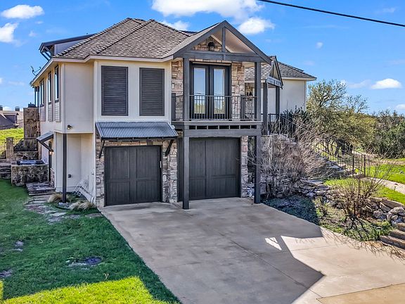 2nd image of 30 Oyster Bay