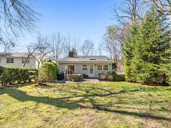 6 Dickel Rd, Scarsdale, NY 10583