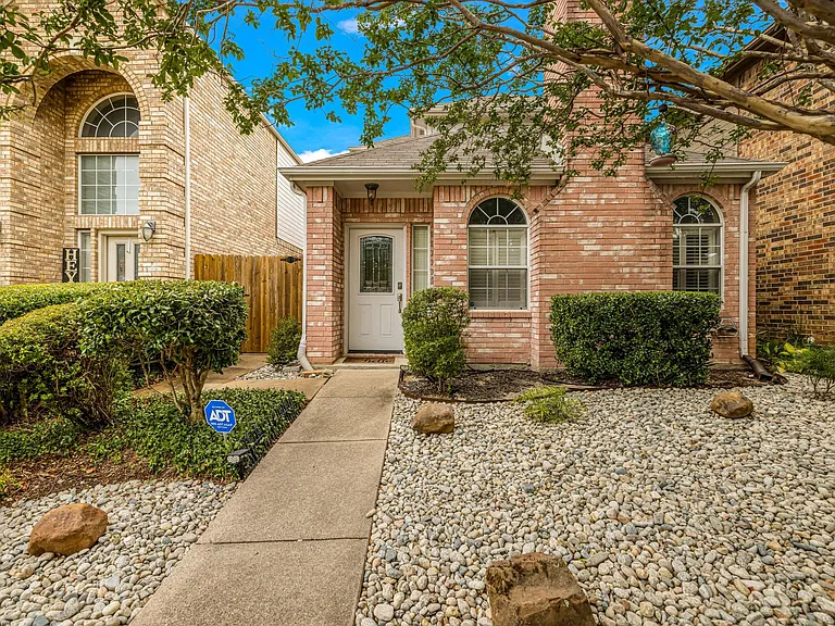 6011 Barrington Ct — Photo 2