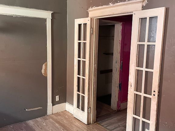 2nd image of 4919 Thekla Ave