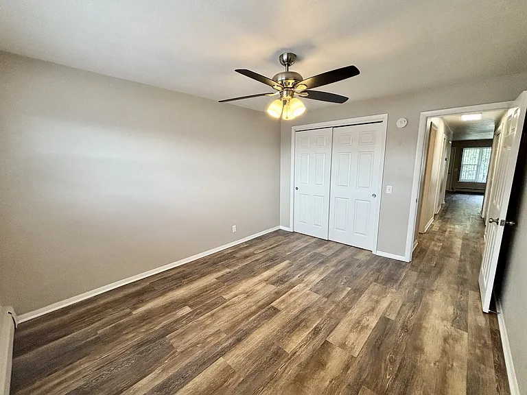 Town's Edge Apartments — Photo 12