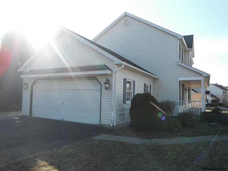 2nd image of 4 WYNGATE Road