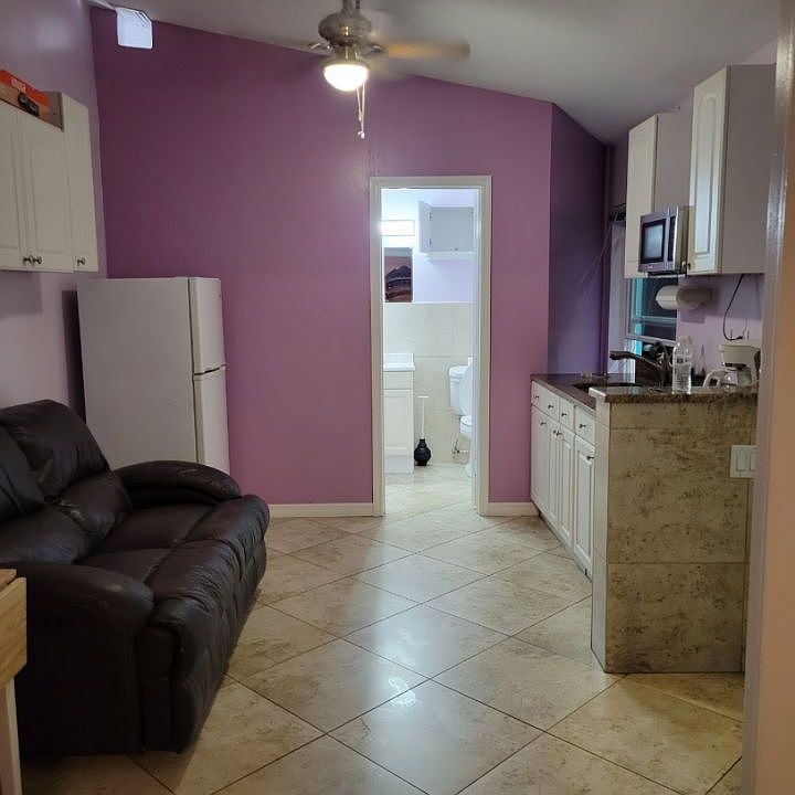 1st image of 28 NE 9th Pl #1