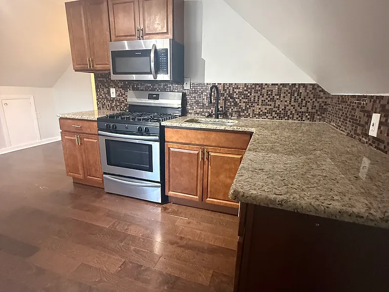 409 Bacheller Ave #2 — Photo 10