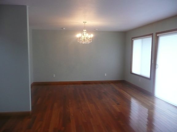 5th image of 2928 44th Ave NE