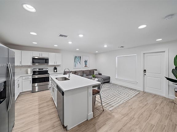 4th image of 515 Lilac Ct