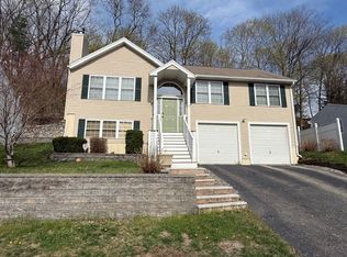 12 Sherwood Rd, Worcester, MA 01602