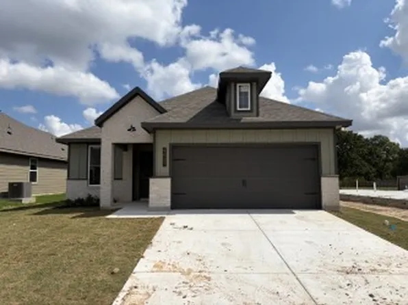 6057 Badger St, Bryan, TX 77807