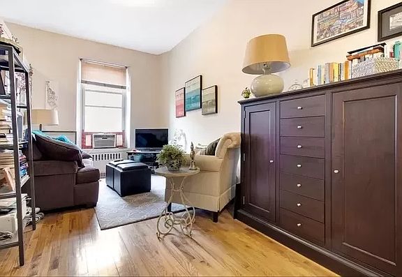 2nd image of 75 W 85th St #3A1
