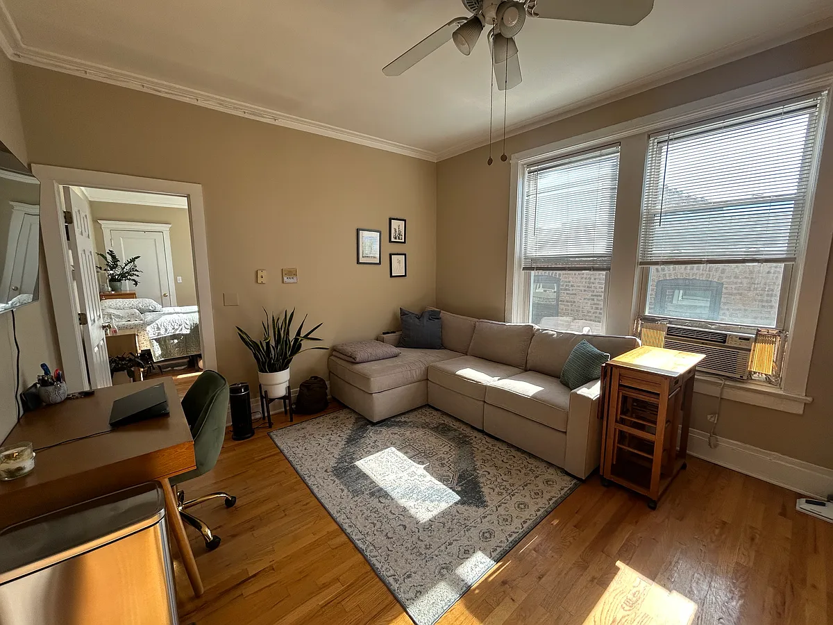 Building Photo - 4452 N Ashland Ave #302
