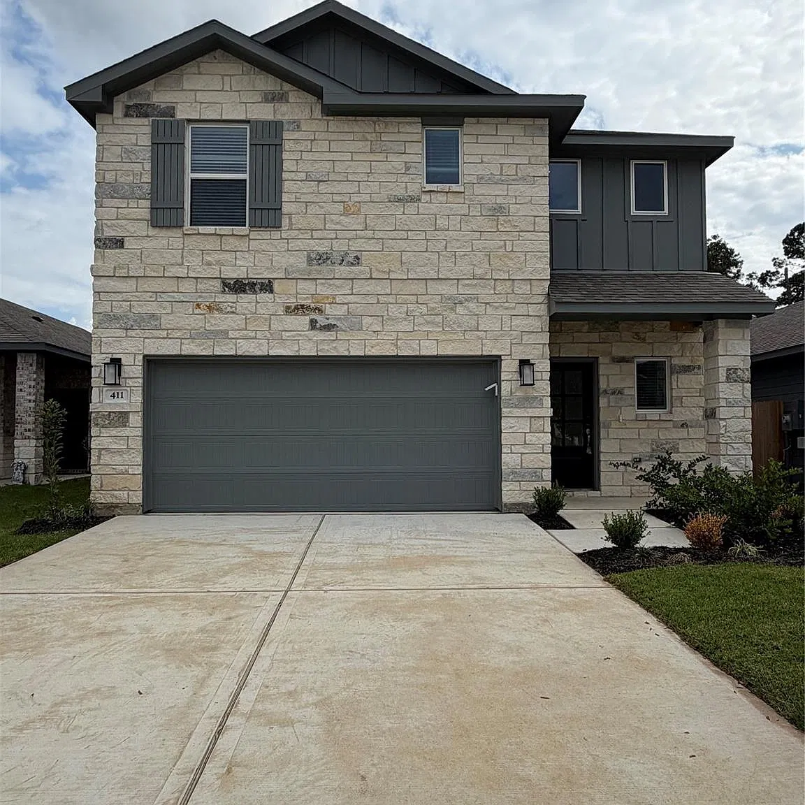4 bed, 2.5 bath, 2255 sqft, $2,400 — Photo 1