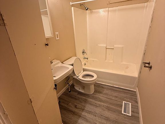5th image of 3116 Marion Ave