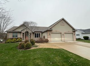 1505 Apache Trl, Wapakoneta, OH 45895